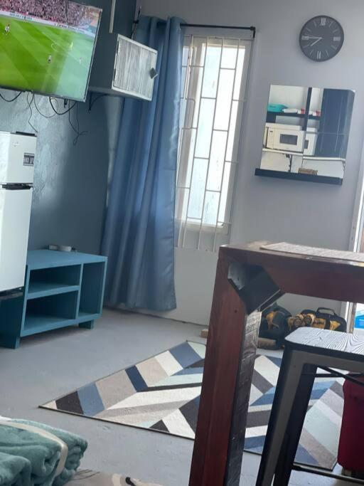 Gloria'S Mini Hideaway Apartment Christ Church Ngoại thất bức ảnh